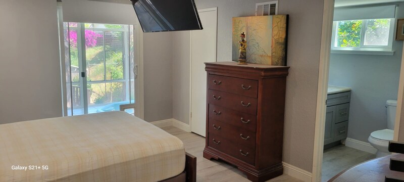 Building Photo - 4233 Fairhaven Ave