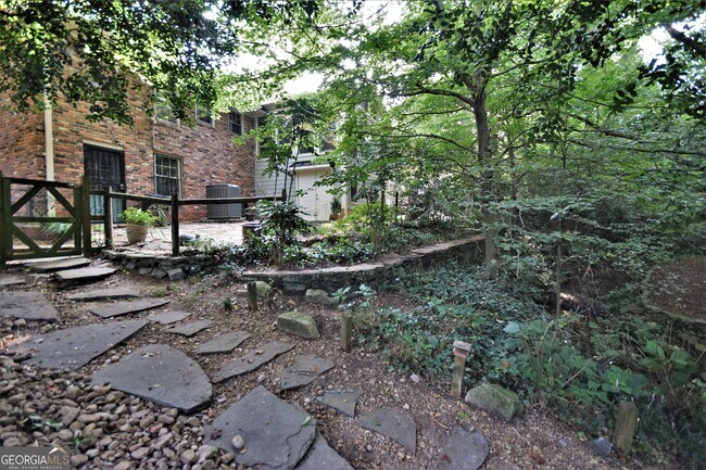 Building Photo - 2535 Melinda Dr NE