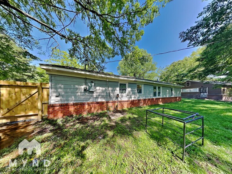 Building Photo - 1587 S Perkins Rd