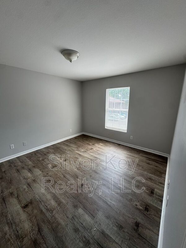 Building Photo - 268 Willow Creek Drive