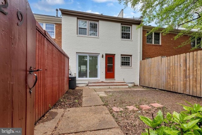 Building Photo - 8529 Lakinhurst Ln