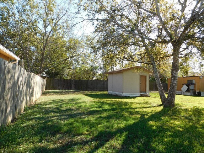 Building Photo - 13203 US-59