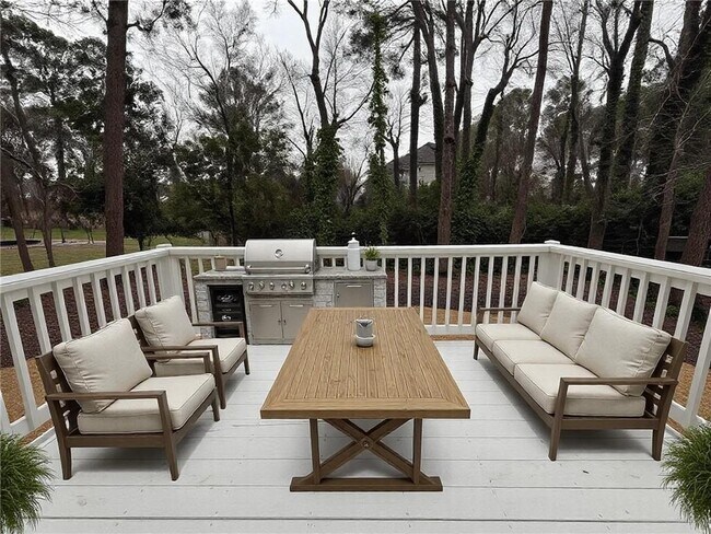 Building Photo - 3663 Heatherwood Dr NE