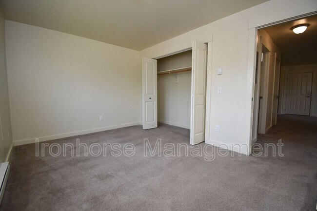 Building Photo - 807 W Villard St