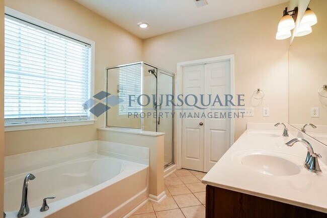 Building Photo - Spacious 3-Bedroom Single-Family Home with...