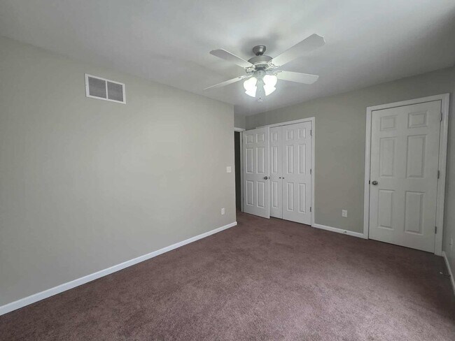 Building Photo - 936 W 8th St