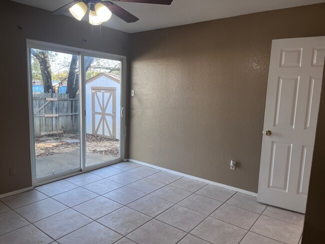 Building Photo - 312 Spring Branch Ln