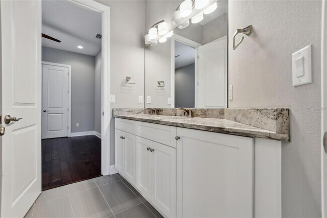 Building Photo - 403 S Melville Ave