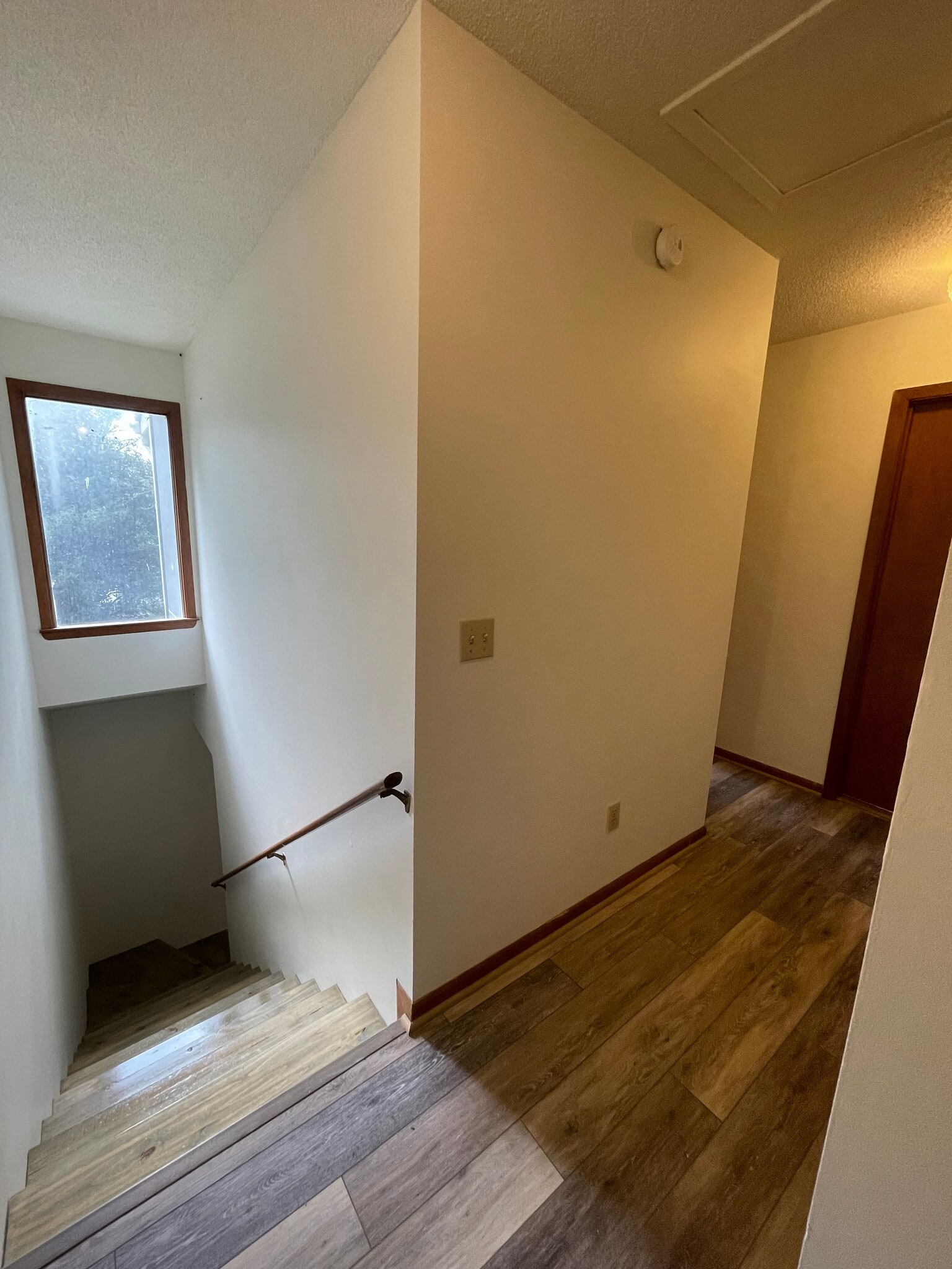 Building Photo - 27 E Raccoon Rdg