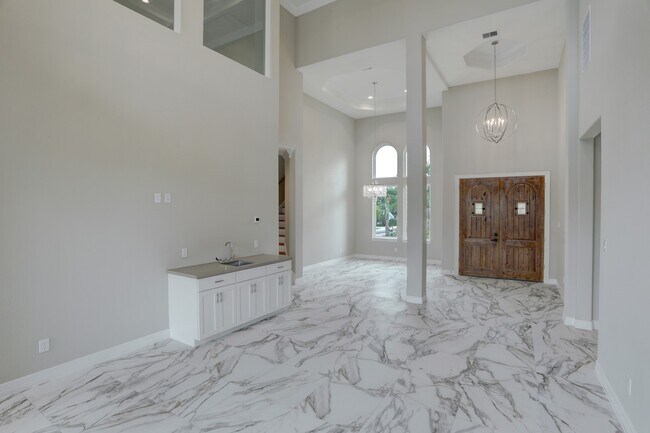 Building Photo - 502 Amalfi Dr