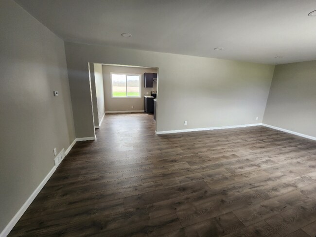 Building Photo - 6183 N Webster Rd