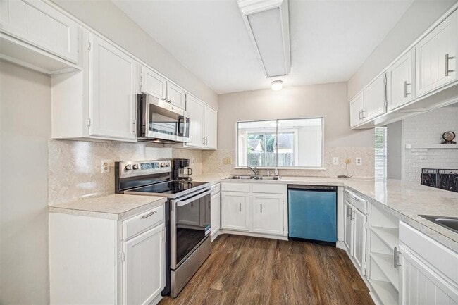 Building Photo - 2039 Hilton Head Dr