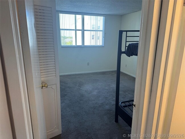 Building Photo - 2860 Somerset Dr