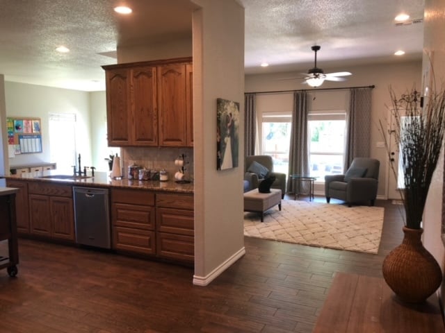 Building Photo - 237 Meadowlakes Dr