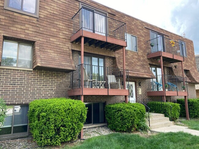 Building Photo - 1115 Elizabeth Ct