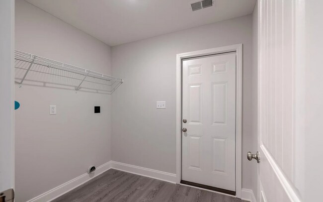 Building Photo - 5961 Uselton Dr