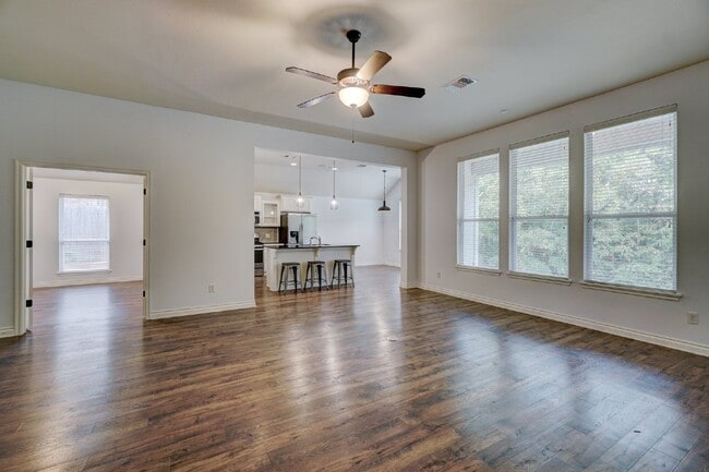 Building Photo - 3900 Sierra Vista Way