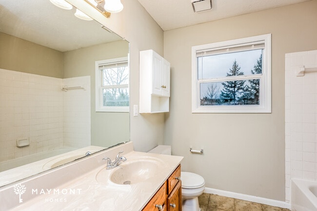 Building Photo - Spacious 4 Bedroom Brick Home