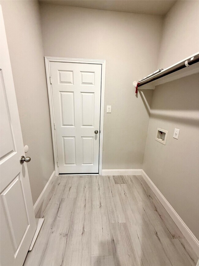 Building Photo - 141 Eliana Shores Dr