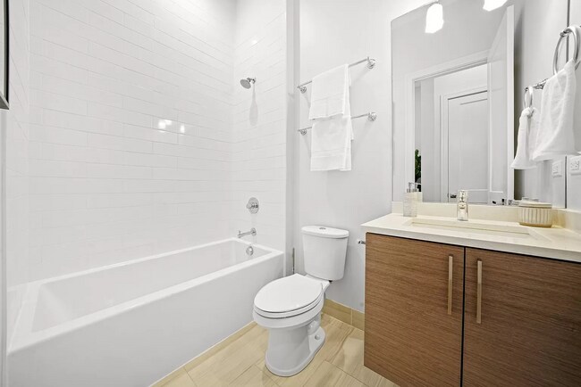 Building Photo - 1085 N Marshfield Ave