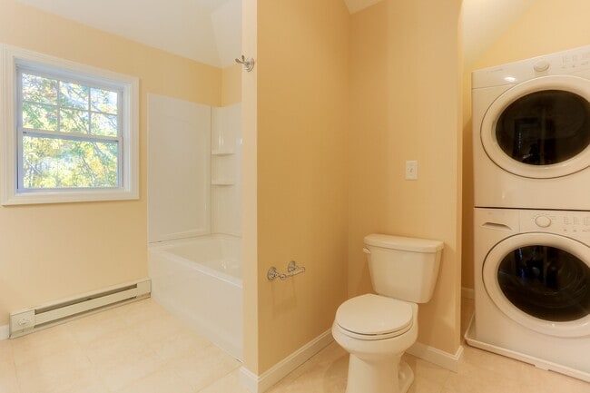 Building Photo - 51 Warner St