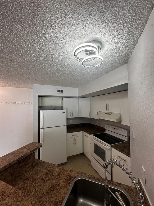 Building Photo - 12760 Vista Isles Dr
