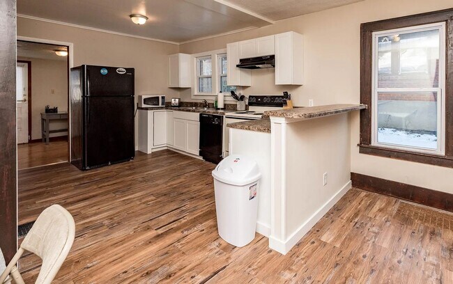 Building Photo - 3 bedroom, 1 bathroom East Campus House