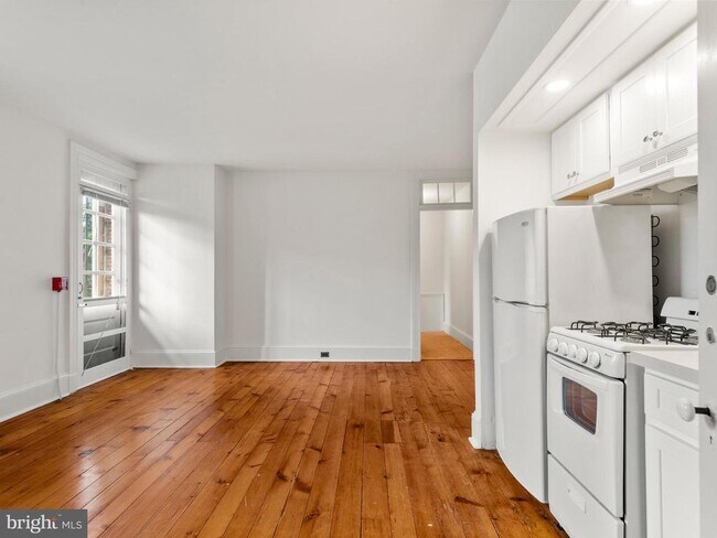 Building Photo - 318 N Matlack St