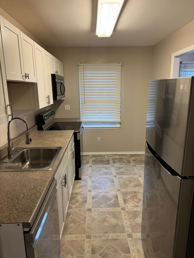 Kitchen - 48 Lerner Ct