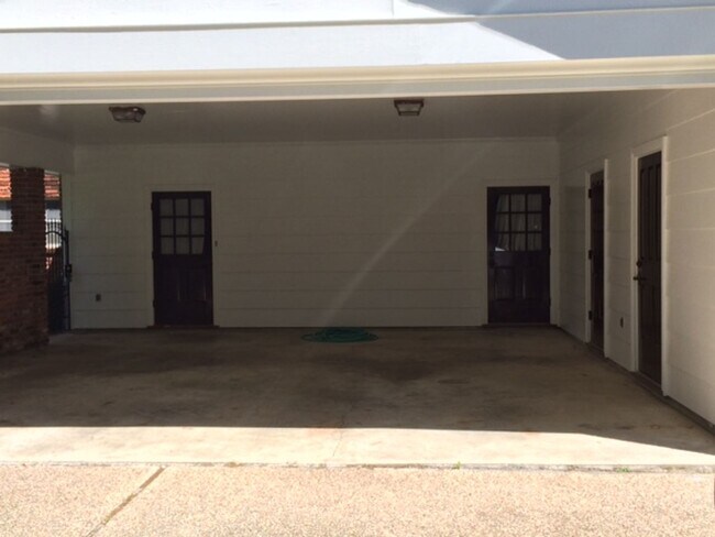 Building Photo - 7656 Rienzi Blvd