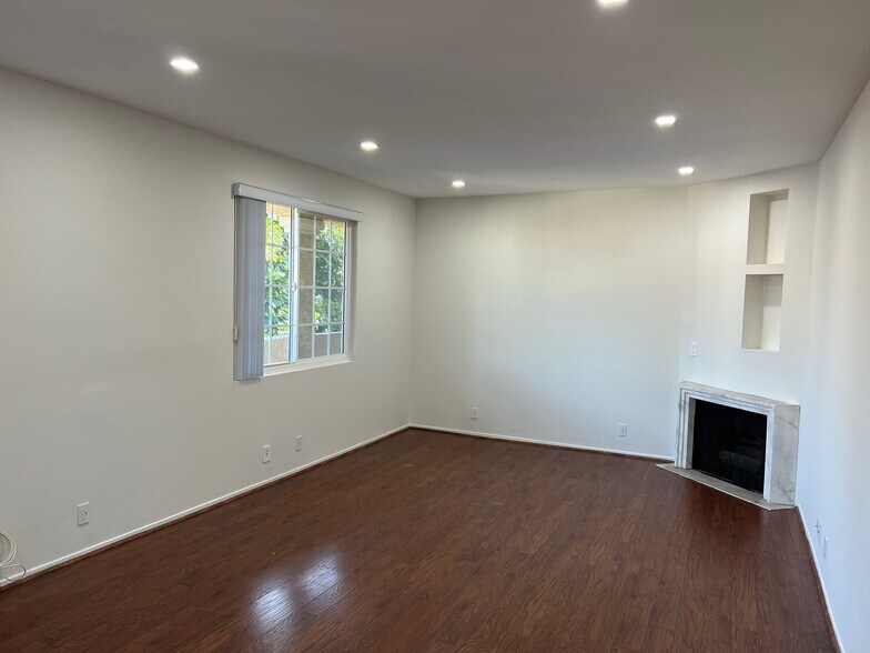 Building Photo - 3822 Bentley Ave