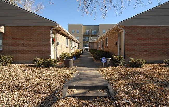 Building Photo - 1426 Clinton St