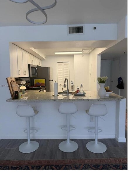 Building Photo - 555 NE 15th St