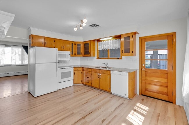 Building Photo - Charming 2-Bedroom Home in the Heart of Ca...