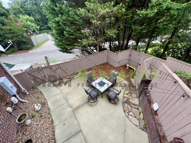 Building Photo - 124 Misty Pine Ln