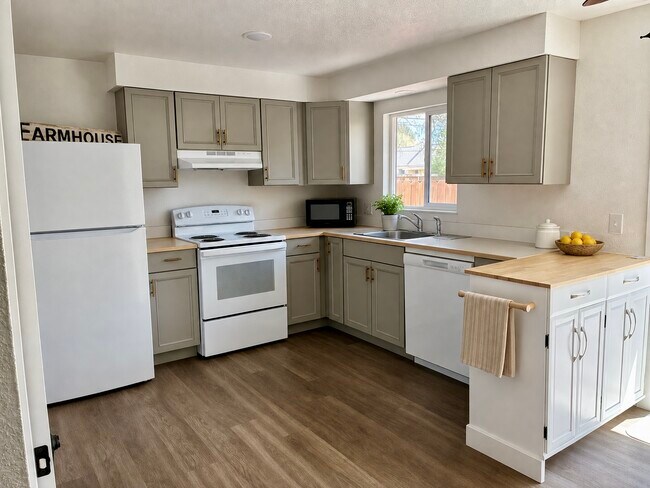 Building Photo - 2018-2020 S Owyhee