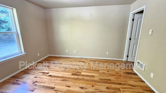Building Photo - 1330 Corbet Dr