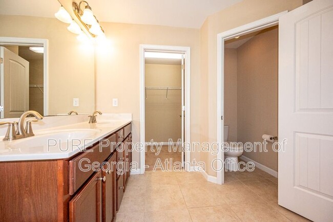 Building Photo - 13117 W Twin Alley