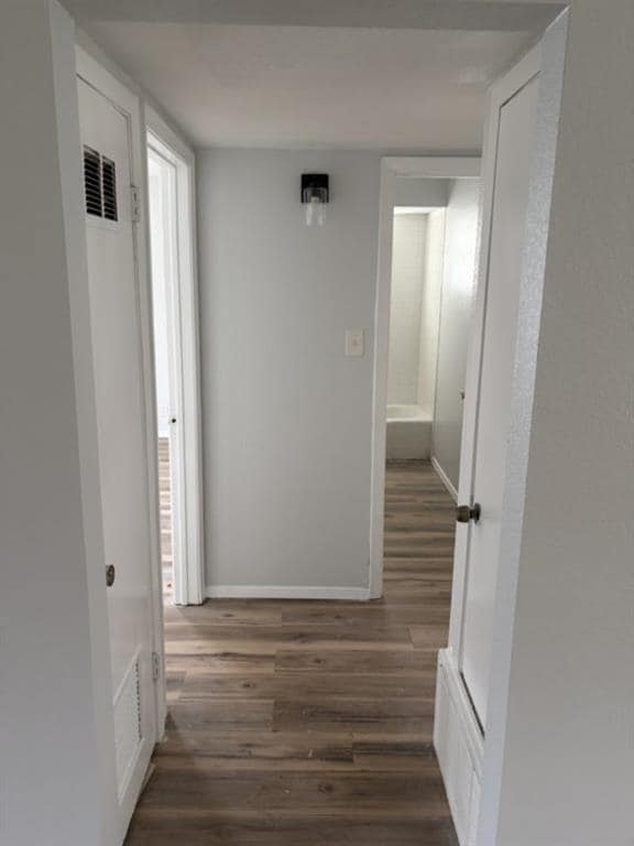 Building Photo - 604 W 4th St