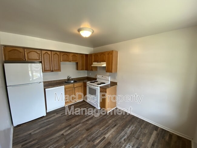 Building Photo - 14674 Pinon Ct