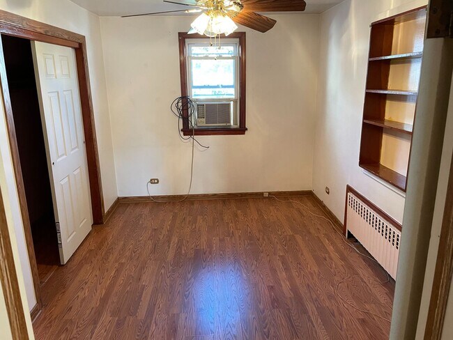 Building Photo - 215 Karsey St
