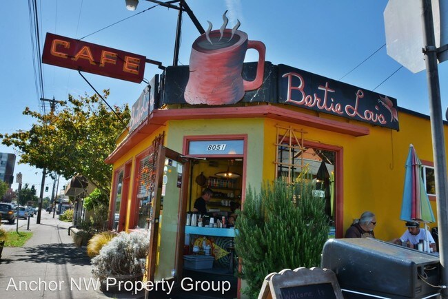 Building Photo - 1685 SE Umatilla St