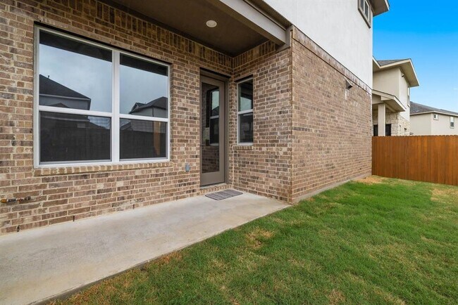 Building Photo - 1328 Westborough Ln