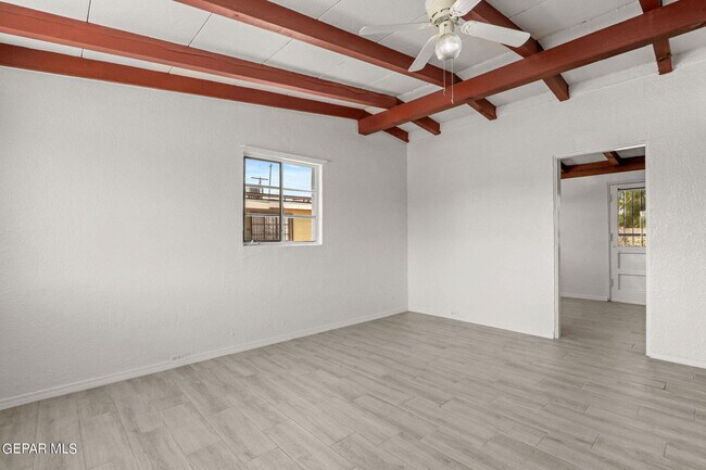 Building Photo - 550 Dolan St