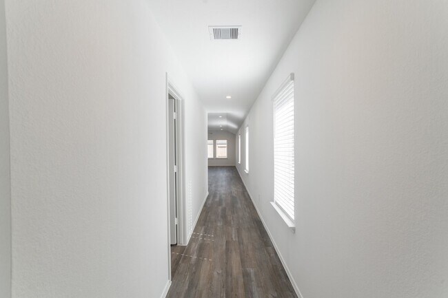 Building Photo - 24314 Pebble Cres Ln
