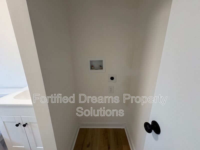 Building Photo - 431 Peeden Dr