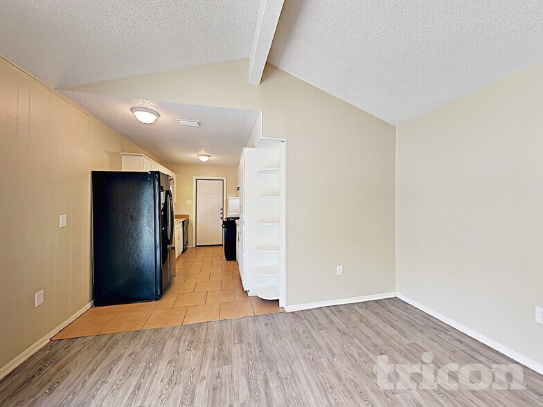 Building Photo - 1308 E Timberview Ln