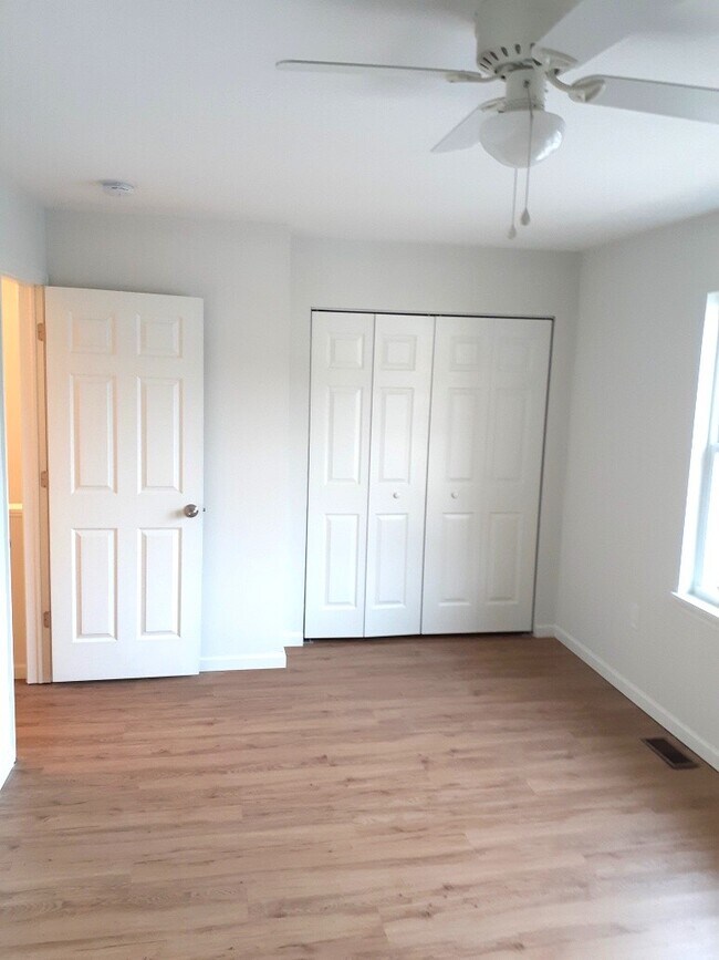 Building Photo - 607 Lily Ct