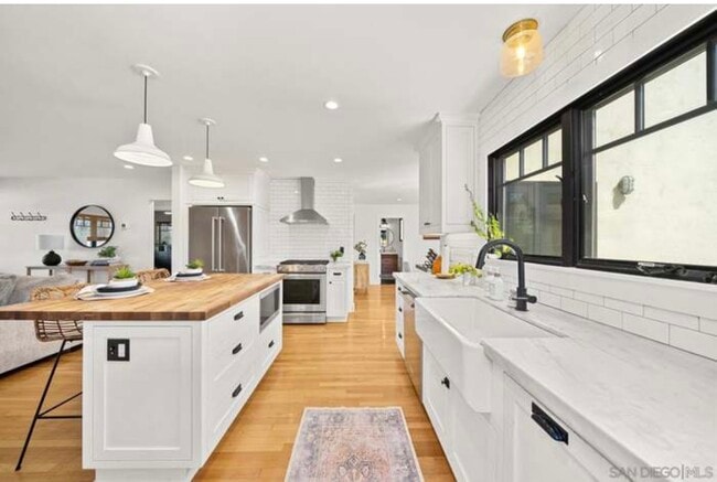 Building Photo - 229 Carnation Ave