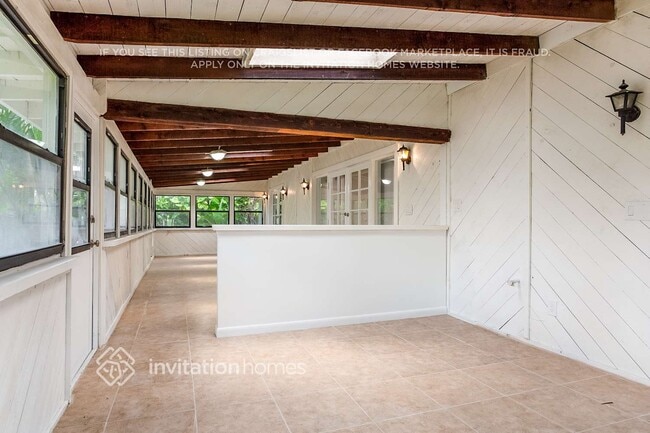 Building Photo - 9721 Carousel Cir N